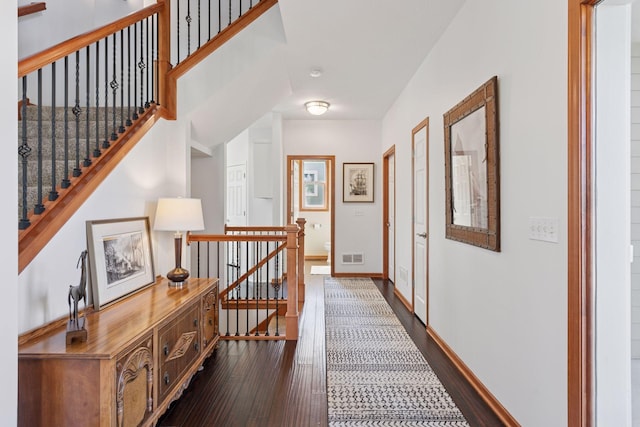 2536 Saunders Lake Dr, Minnetrista, MN 55364 - hallway featuring dark wood-style flooring, an upstairs landing, and baseboards