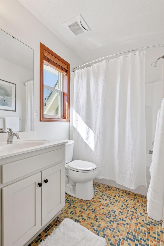 2536 Saunders Lake Dr, Minnetrista, MN 55364 - bathroom featuring toilet, vanity, and a shower with shower curtain