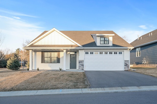 view of front facade with a garage, a front lawn, and a porch