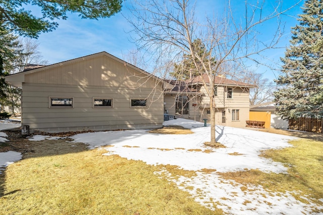 view of front of house featuring a lawn and fence