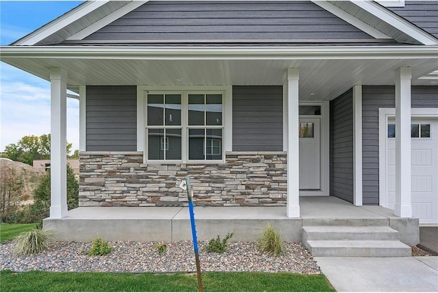 property entrance featuring a porch