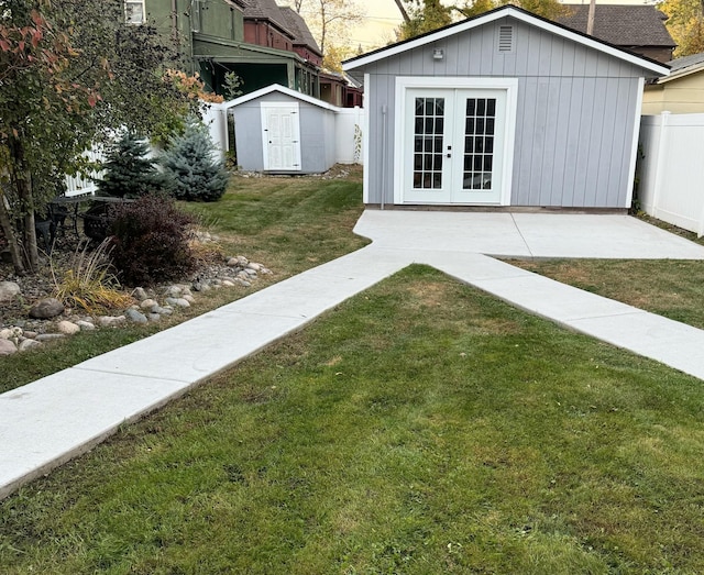 view of yard with a storage shed