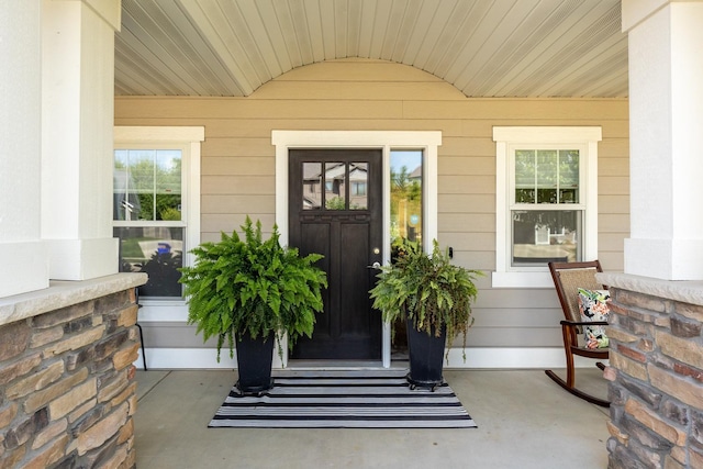 doorway to property with covered porch