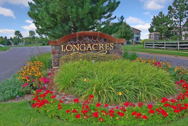 community / neighborhood sign featuring fence