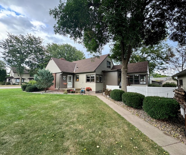 view of front of home featuring a front lawn