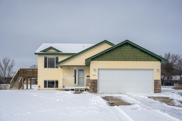 view of front of property featuring a garage