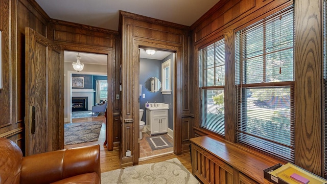 entryway featuring sink and crown molding