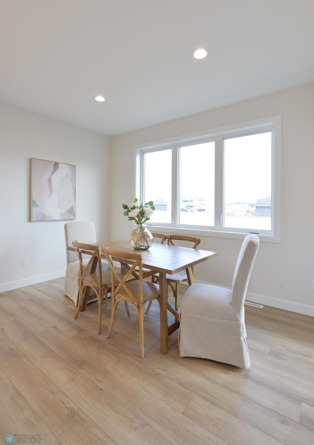 dining room with recessed lighting, light wood-type flooring, and baseboards