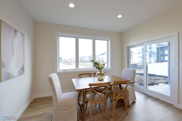 dining area featuring recessed lighting, light wood finished floors, and baseboards
