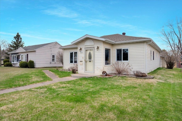 view of front facade with a front lawn