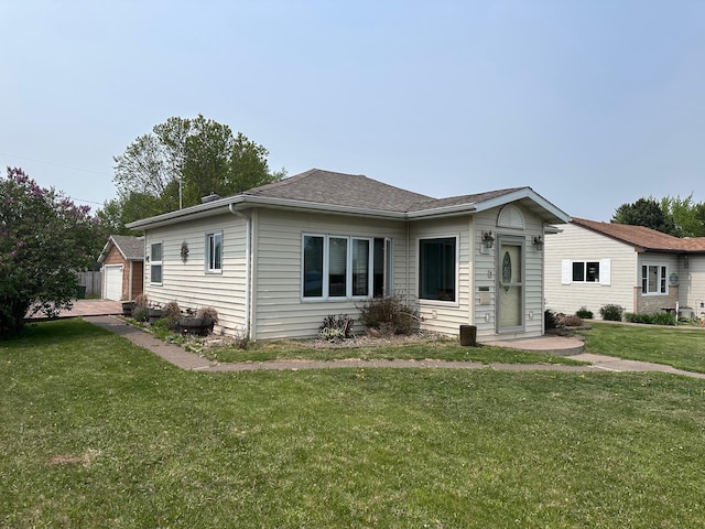 2217 Susquehanna Ave, Superior, WI 54880 - ranch-style house with a front lawn and a shingled roof