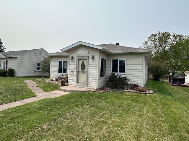 2217 Susquehanna Ave, Superior, WI 54880 - view of front facade with a front yard and a shingled roof