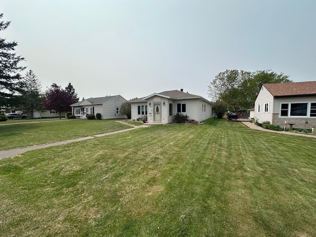2217 Susquehanna Ave, Superior, WI 54880 - view of front of property with a front yard