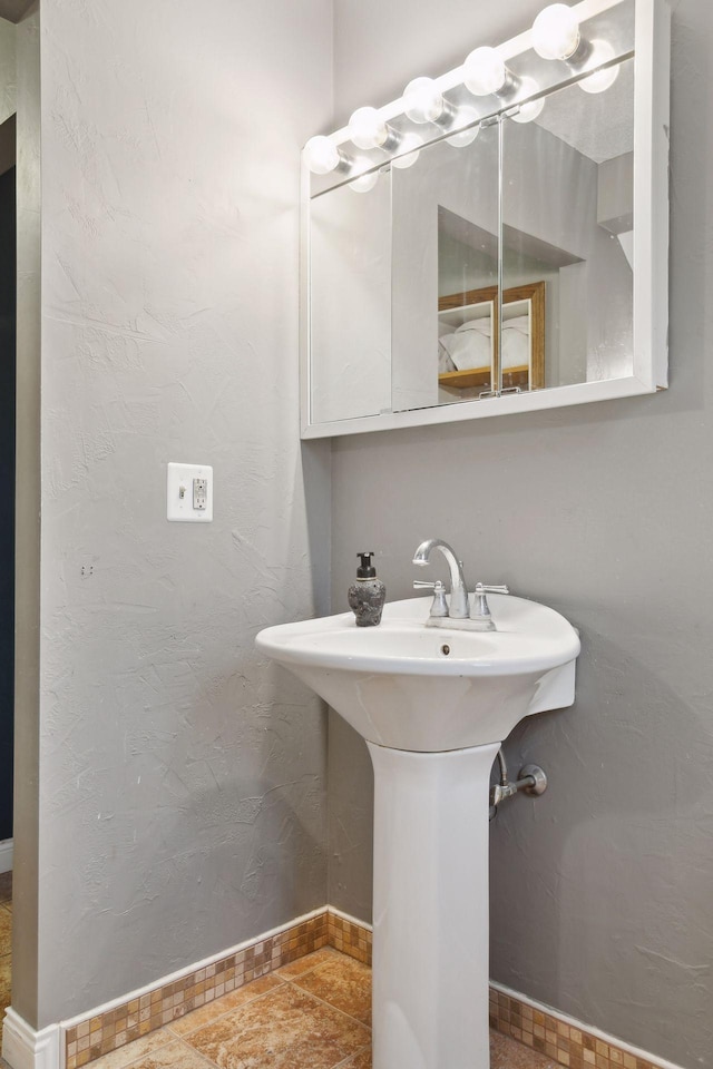 bathroom featuring sink