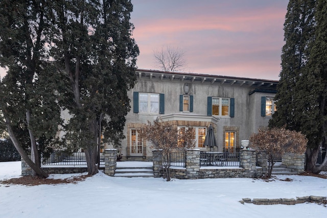 view of italianate home