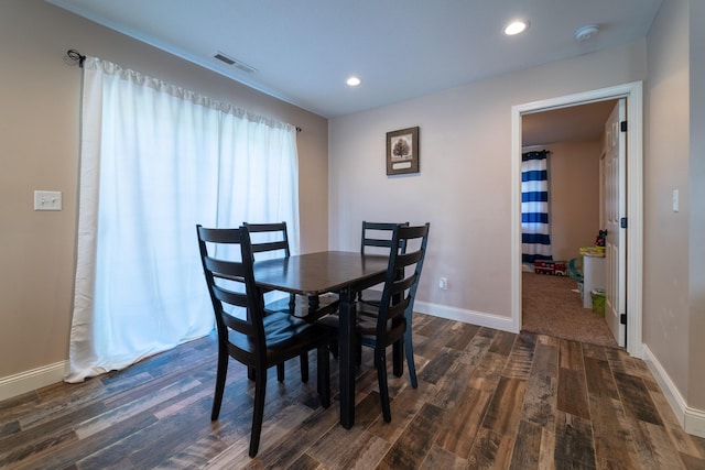 dining space with dark wood-style flooring, recessed lighting, visible vents, and baseboards