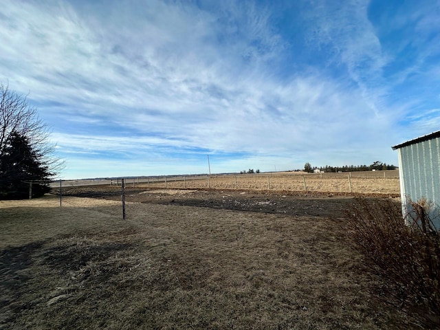 view of yard featuring a rural view