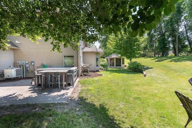 view of yard featuring a patio