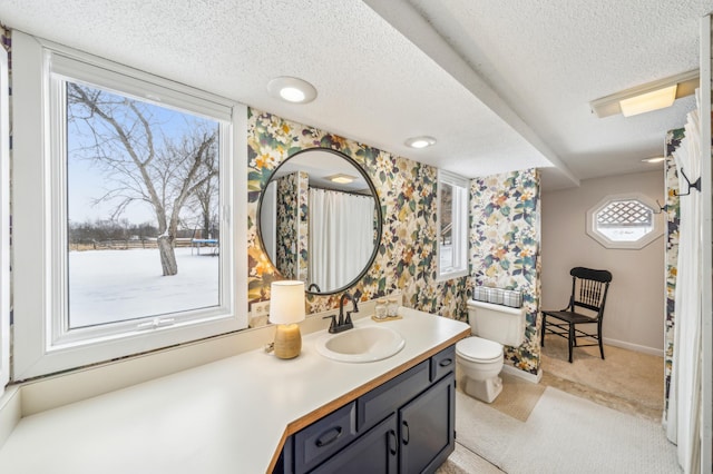 full bathroom with a textured ceiling, baseboards, toilet, and wallpapered walls