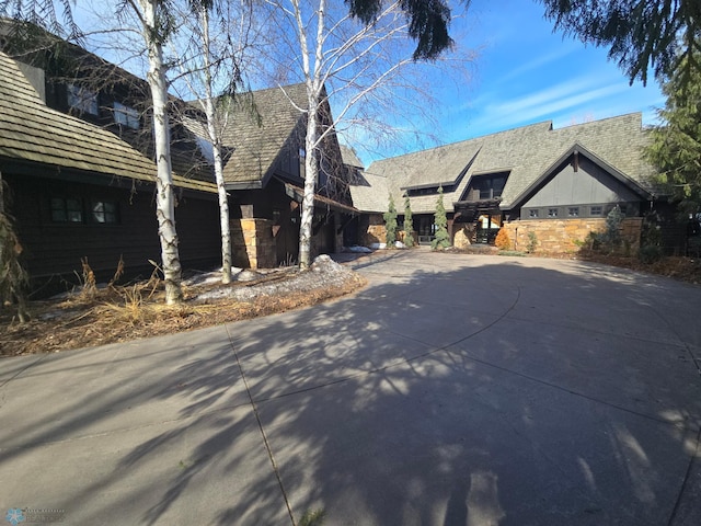 view of front of home with driveway