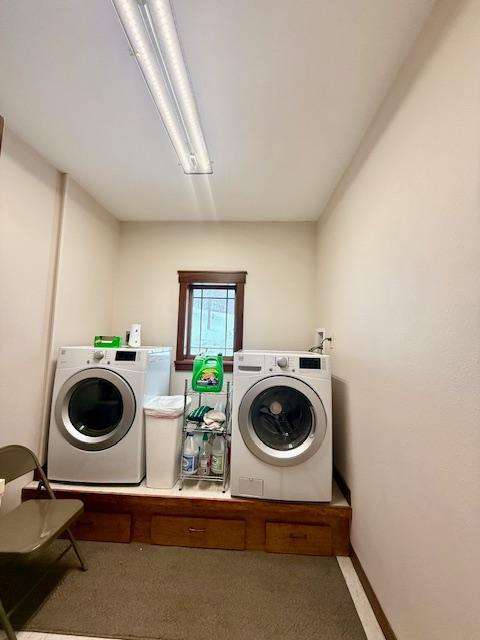 E2614 Bohland Hollow Rd, Wheatland Twp, WI 54624 - laundry area featuring washer and clothes dryer, carpet, and baseboards