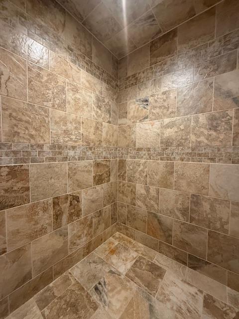 E2614 Bohland Hollow Rd, Wheatland Twp, WI 54624 - bathroom featuring a tile shower