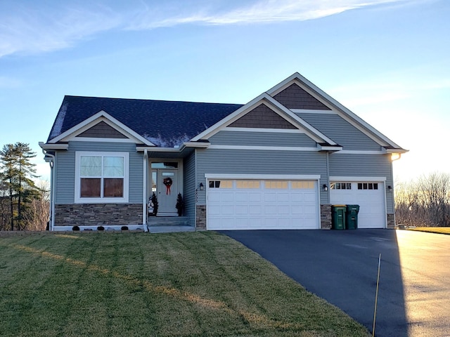 craftsman-style home featuring a front lawn