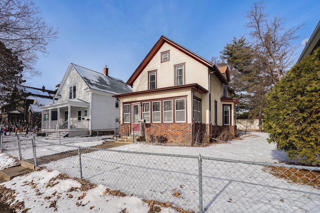 view of front of home featuring covered porch