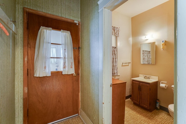 1802 3rd Ave N, Minneapolis, MN 55405 - corridor with sink