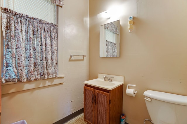1802 3rd Ave N, Minneapolis, MN 55405 - bathroom with vanity and toilet
