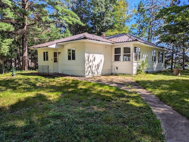 exterior space featuring a lawn