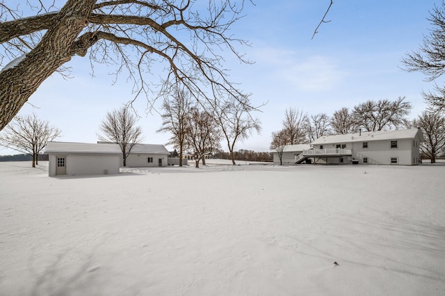 view of yard layered in snow