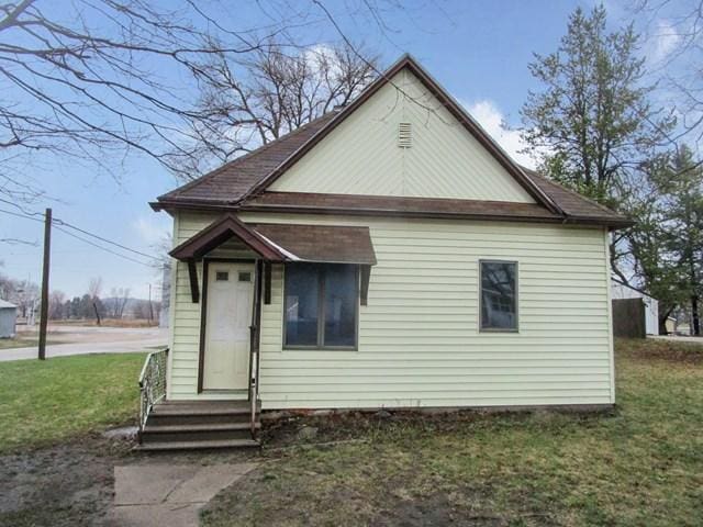 104 6th Ave E, Ellendale, MN 56026 - view of front of home with a front yard