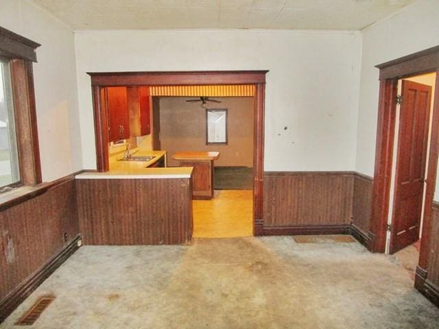 104 6th Ave E, Ellendale, MN 56026 - unfurnished room featuring a sink, wainscoting, ceiling fan, carpet flooring, and visible vents