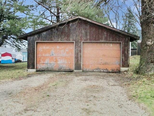 104 6th Ave E, Ellendale, MN 56026 - view of detached garage