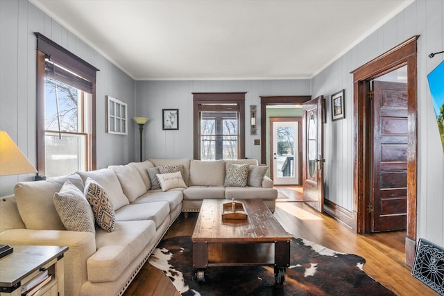living room featuring light wood-type flooring and crown molding