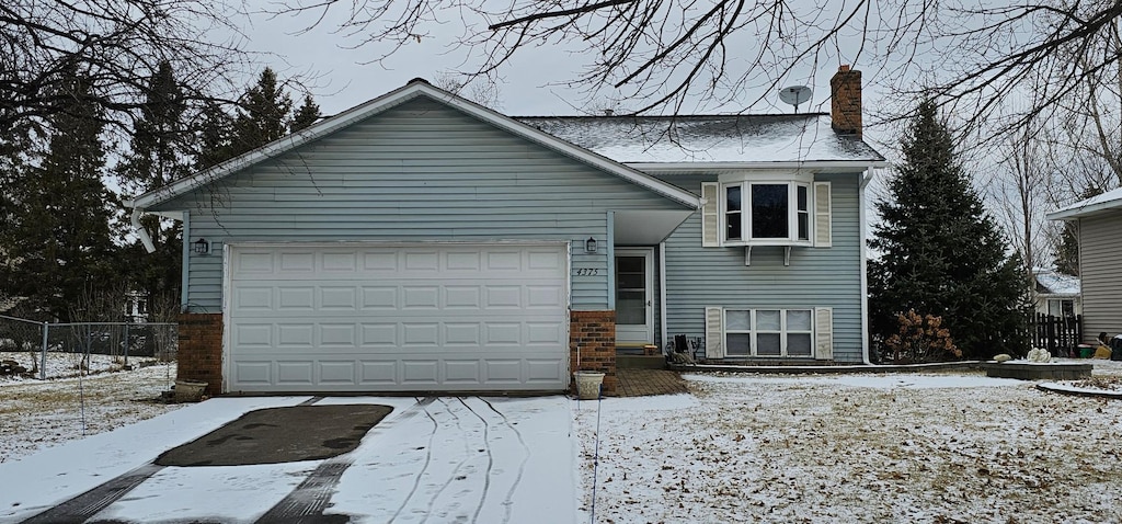 view of front facade featuring a garage