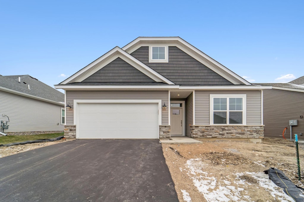 craftsman house featuring a garage