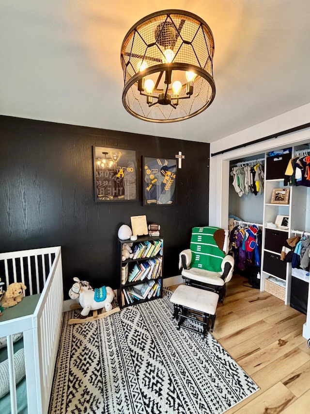 living area featuring a chandelier and hardwood / wood-style floors