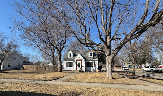 view of front of home featuring fence