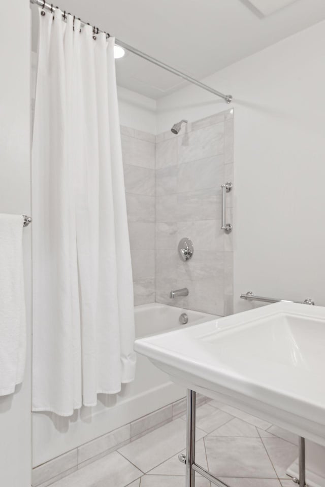 bathroom featuring shower / bath combo with shower curtain