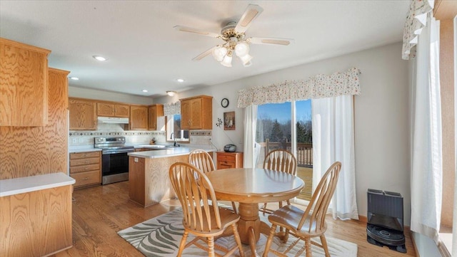 dining room with a ceiling fan, recessed lighting, and light wood-style flooring