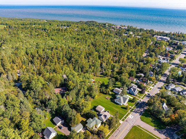 birds eye view of property with a wooded view