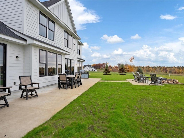 view of yard with a patio area