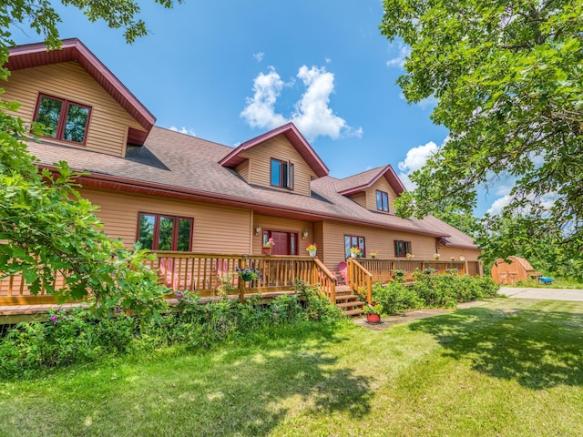 view of front of home featuring a wooden deck and a front yard