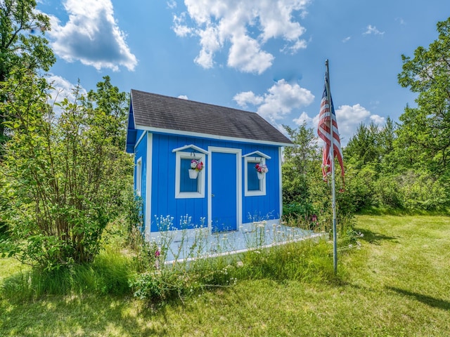 view of outbuilding with a lawn