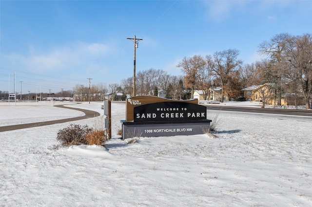 view of community / neighborhood sign