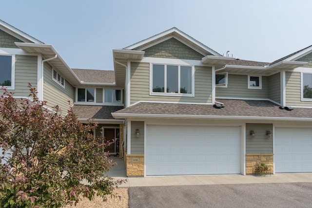 view of front facade featuring a garage