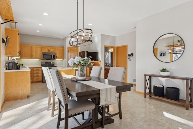 dining space featuring visible vents, recessed lighting, baseboards, and a chandelier