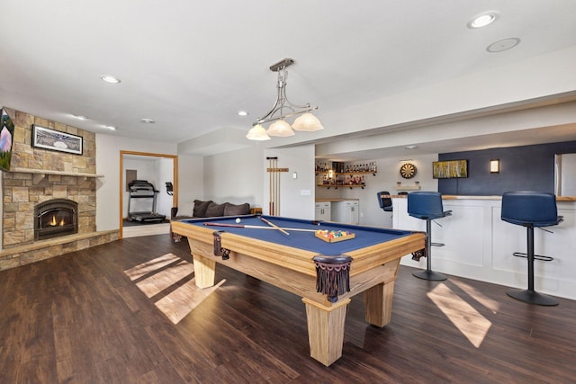 rec room with recessed lighting, a bar, wood finished floors, and pool table